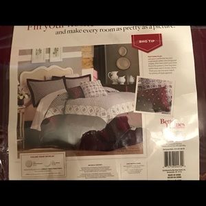 Queen comforter set with throw pillows
